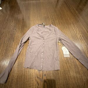 Women's Mauve Button-Up Top vuori  NWT pose cardigan